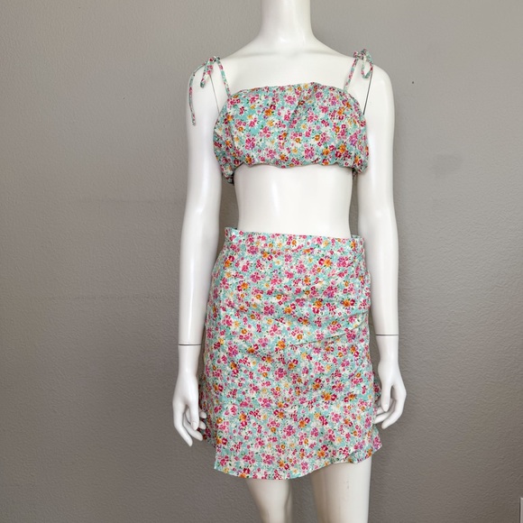 NWT LE LIS Floral 2 Piece Set Crop Top High Waist Mini Skirt Co Ord Small - Picture 4 of 9